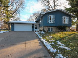 5908 Hillsboro Cir N, Minneapolis, MN 55428