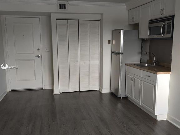 3rd image of 5767 Sunset Dr #5767