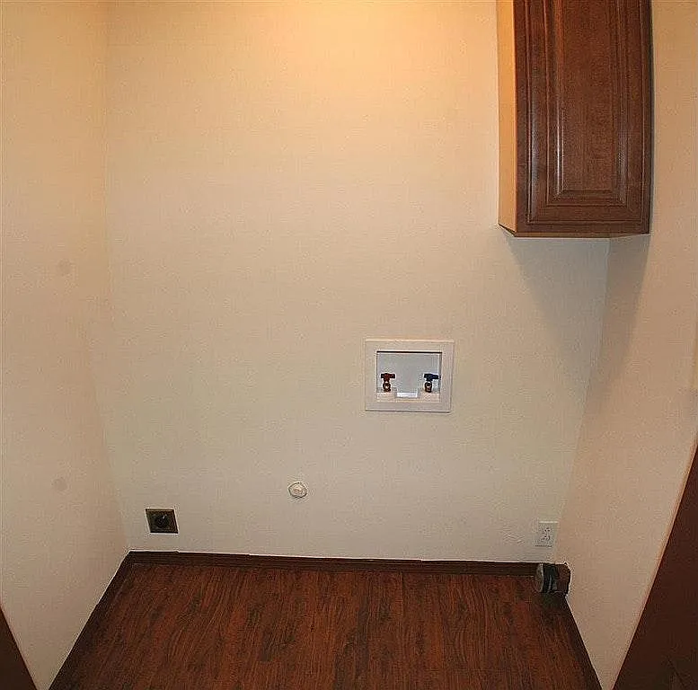 3 bed, 2.5 bath, 1350 sqft, $2,300 — Photo 4