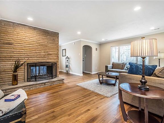 5th image of 9002 Knoll St