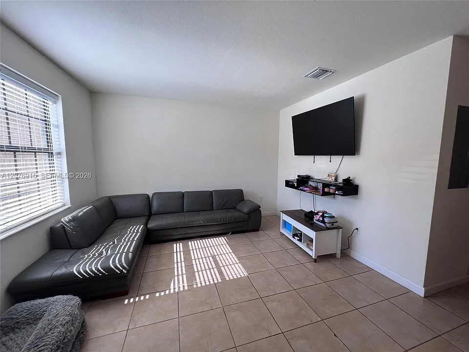 9335 W 33rd Ave