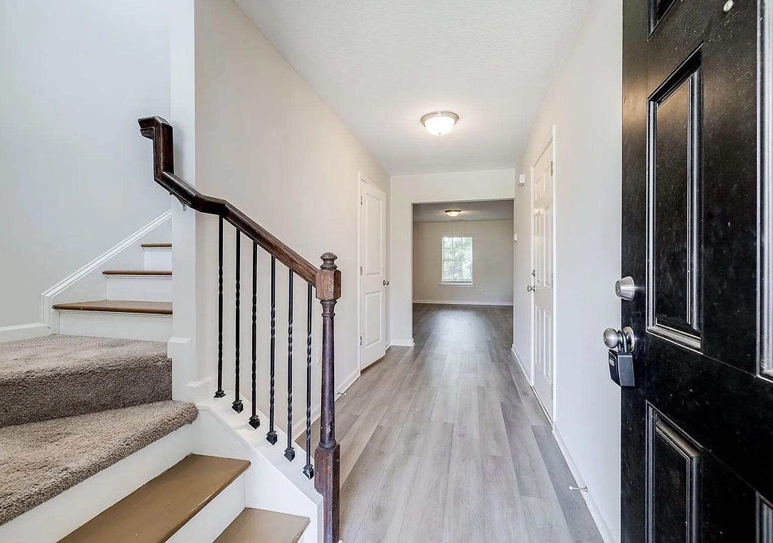 3 Bed 2.5 Bath - Spacious Townhome Centrally Located in Rincon — Photo 3