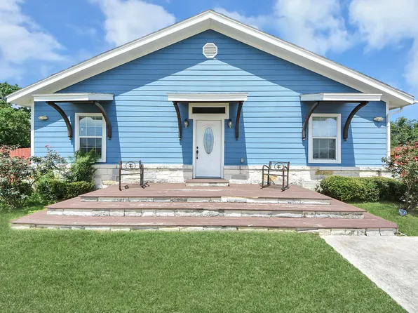 1106 S 8th St, La Porte, TX 77571