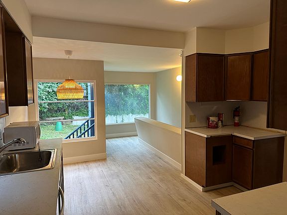 5th image of 4038 Greenwood Ave N