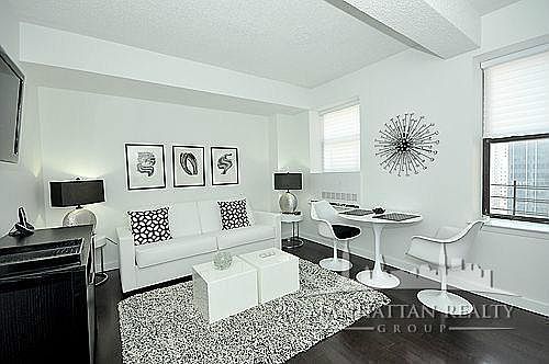 1st image of 150 W 51st St APT 1914