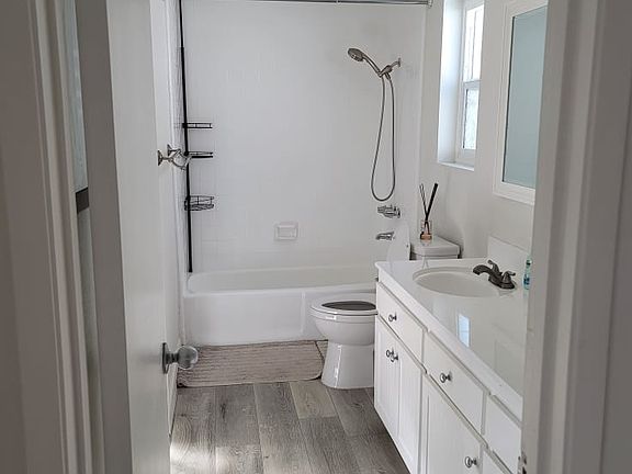 5th image of 14801 Kingsdale Ave