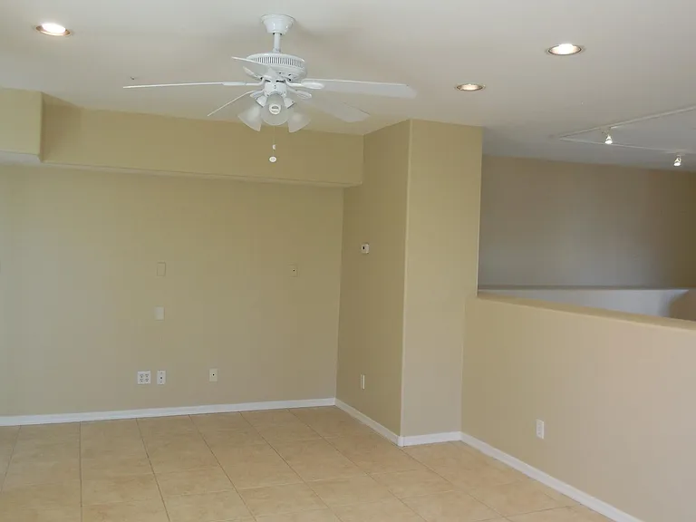 746 S Beck Ave — Photo 5
