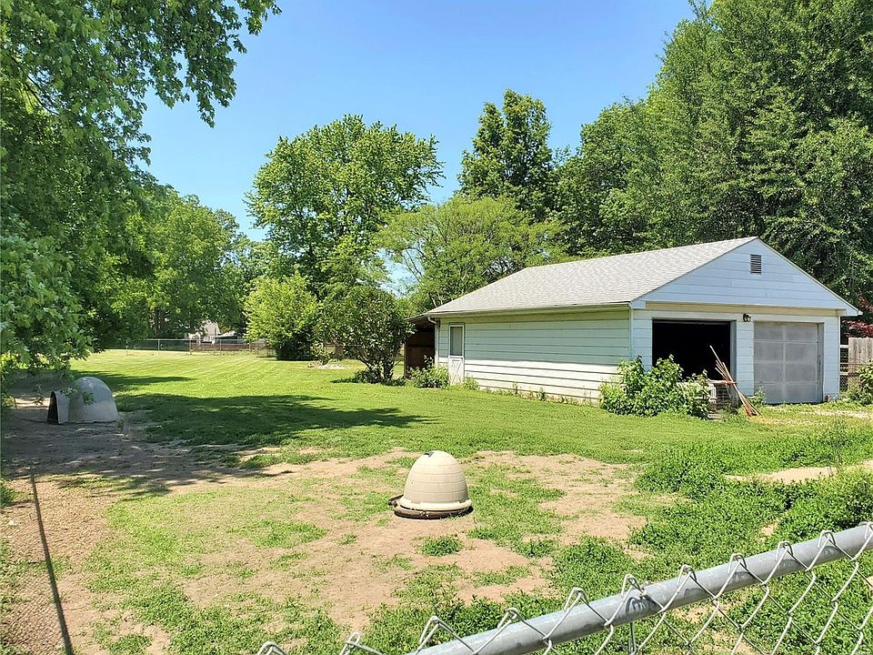 2nd image of 4045 Breckenridge Ln