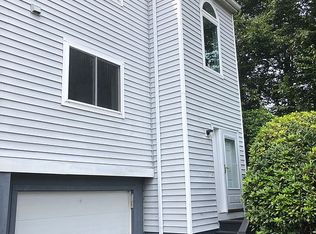 17 Wooded Heights Dr, Cromwell, CT 06416