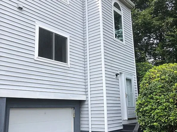 17 Wooded Heights Dr, Cromwell, CT 06416