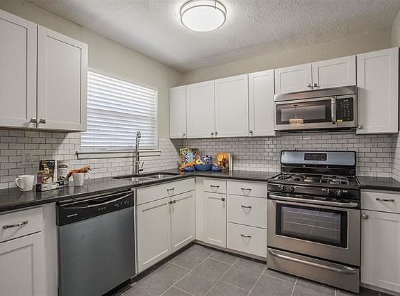5th image of 6606 Berry Dr