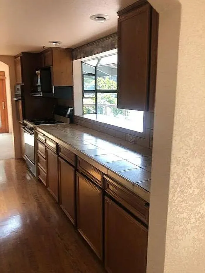 4 bed, 2.0 bath, 2100 sqft, $3,000 — Photo 3