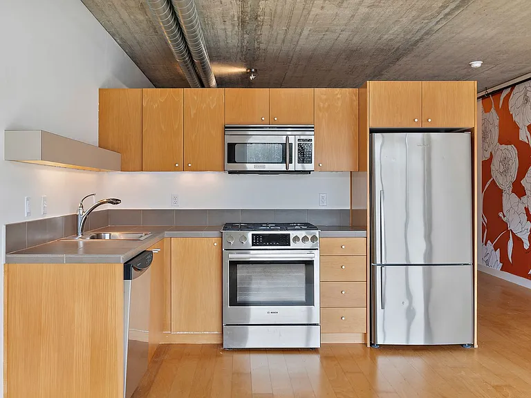 1926 W Burnside St #812 — Photo 12