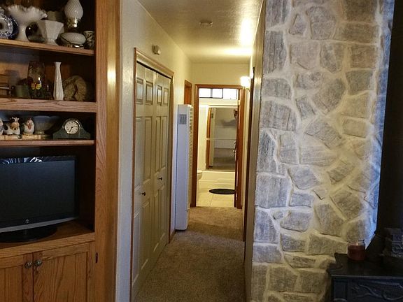 4th image of 221 Gregory Lane
