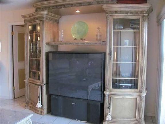 5th image of 1030 Us Highway 1 APT 307