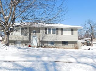 13904 Washington Cir, Omaha, NE 68137