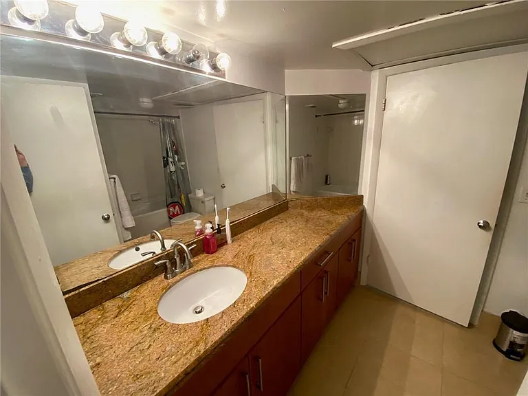 2841 N Oakland Forest Dr #107 — Photo 10