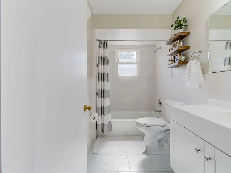 1170 Margaret Ln — Photo 15