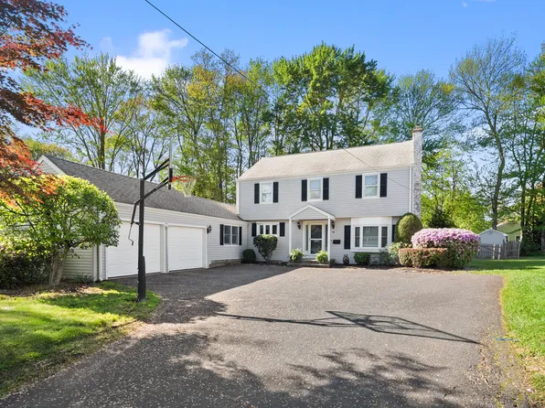 52 Magnolia Hill, West Hartford, CT 06117