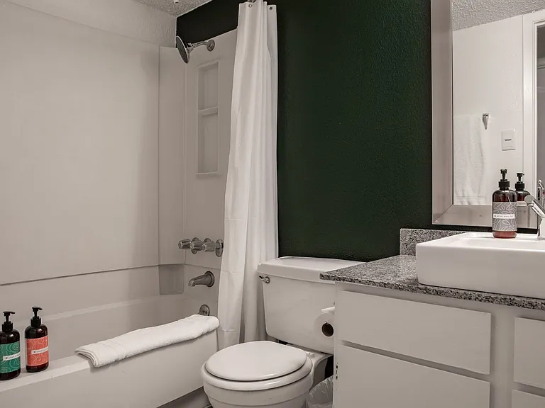 St. Edwards Place Apartments — Photo 20