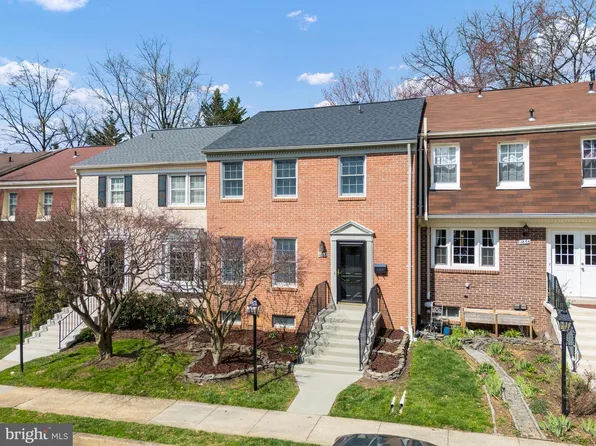 1838 Golf View Ct, Reston, VA 20190