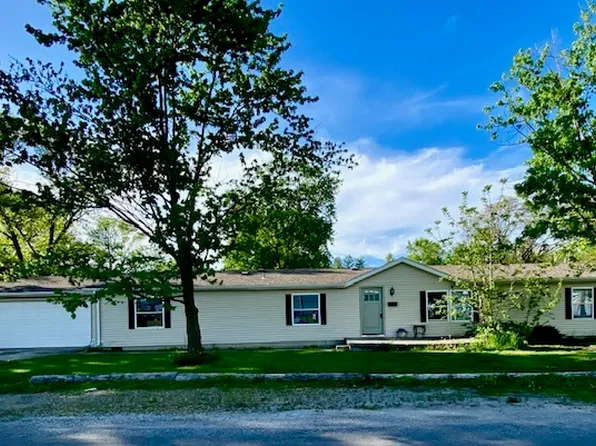 264 E Bowyer St, Bement, IL 61813
