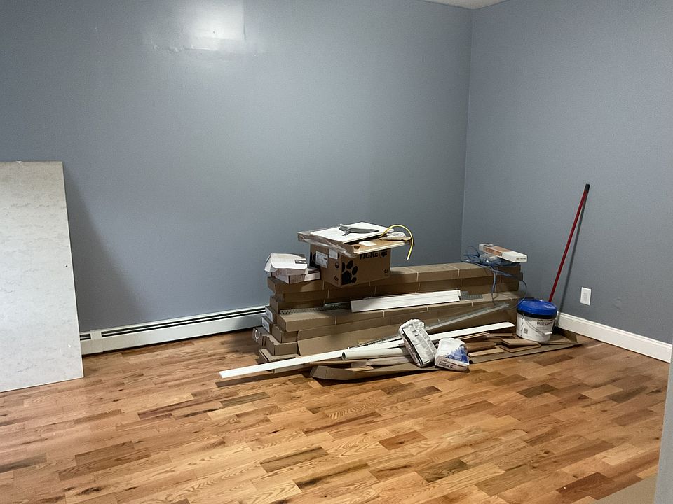 1st image of 35 Harold St Floor 1