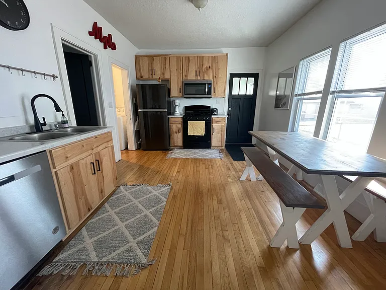 1319 6th St NE — Photo 7