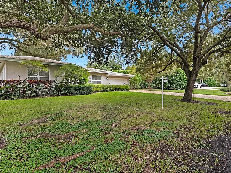 1246 Algardi Ave — Photo 3