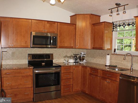 2nd image of 709 Fairway Dr