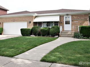 7532 W Kirk Dr, Niles, IL 60714