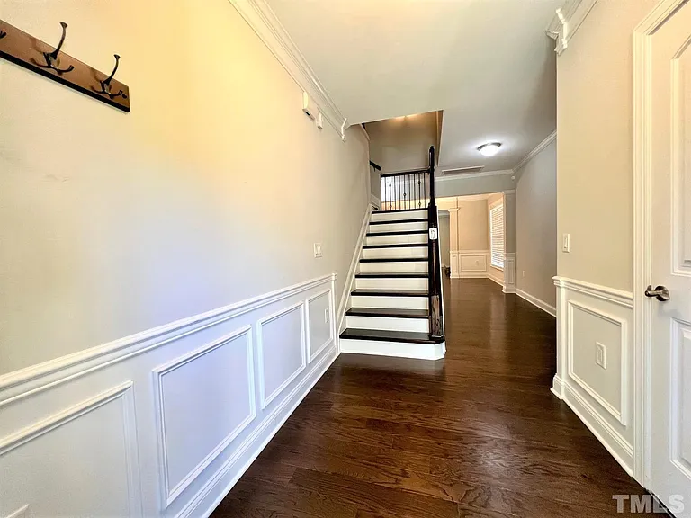 416 Daylin Dr — Photo 3