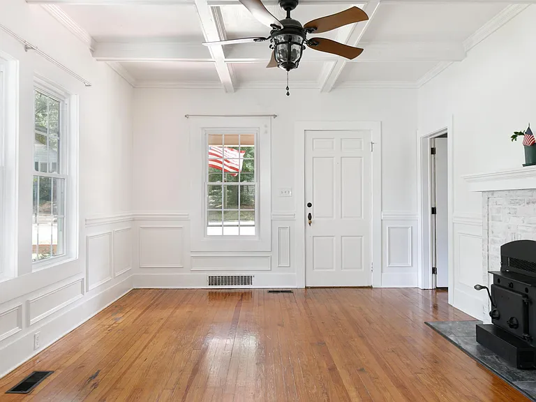 1516 Brookside Ave — Photo 4