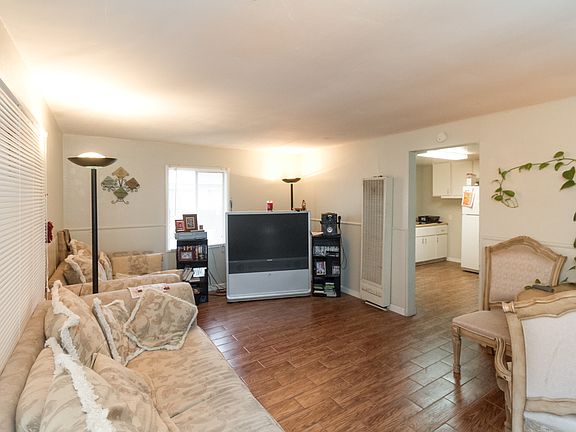 2nd image of 609 E Avenue K12