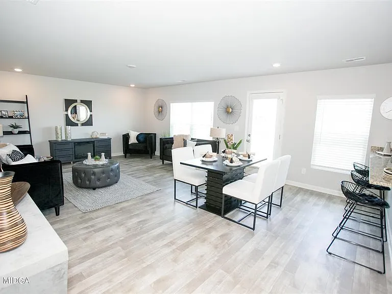 178 Goodall Woods Dr — Photo 4