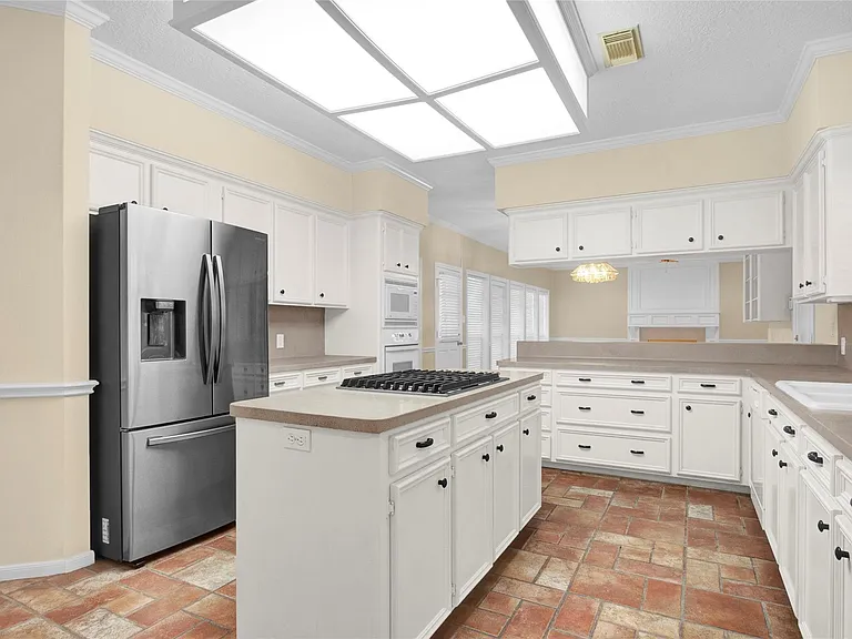 611 N Hickory St — Photo 10