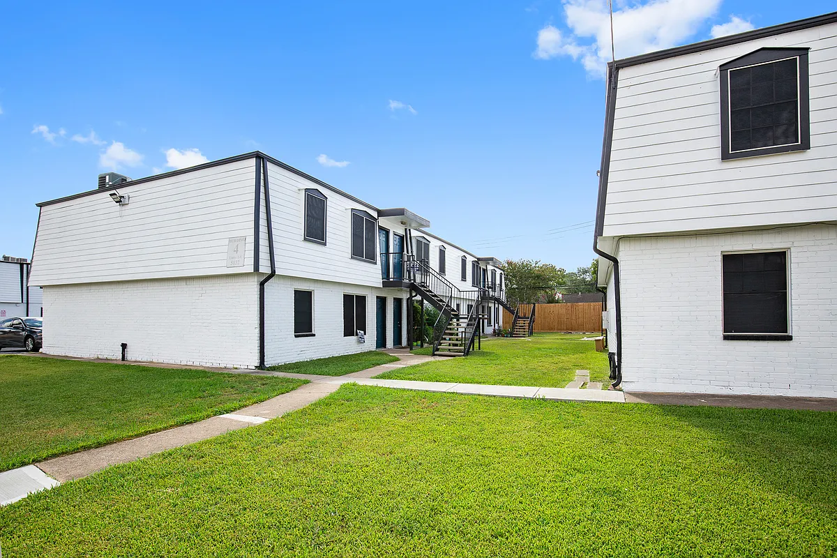 Building Photo - Silver Club Apartments