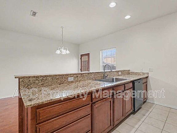 4th image of 3006 SW Deerfield Blvd #2