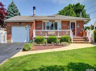 215 N Suffolk Ave, Massapequa, NY 11758