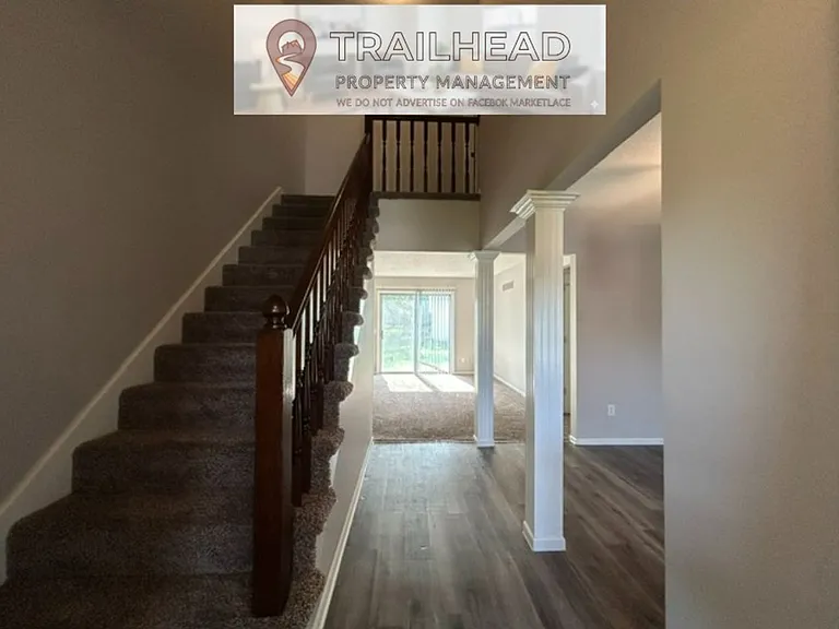 1323 Laurel St — Photo 2