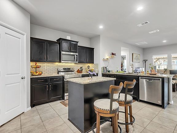 3rd image of 7003 Buckwheat Rd