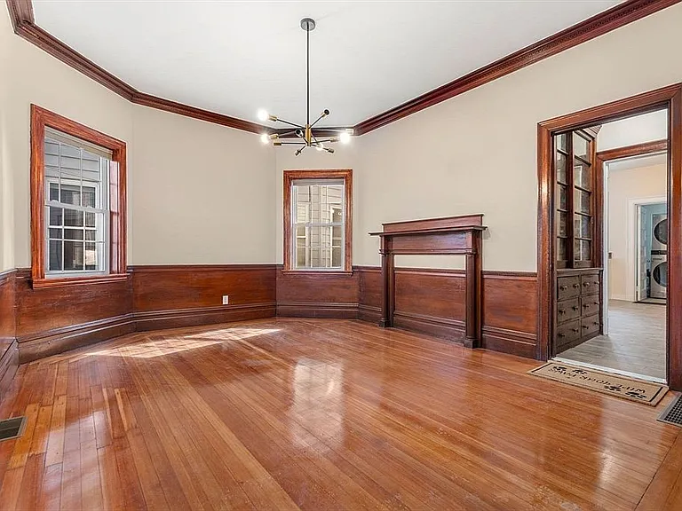 11 1/2 Spring Park Ave #1 — Photo 10