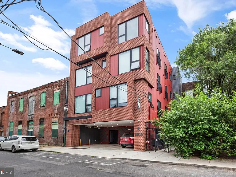 1935 E Hazzard St #401 — Photo 16