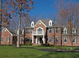 490 Club Dr, Aurora, OH 44202