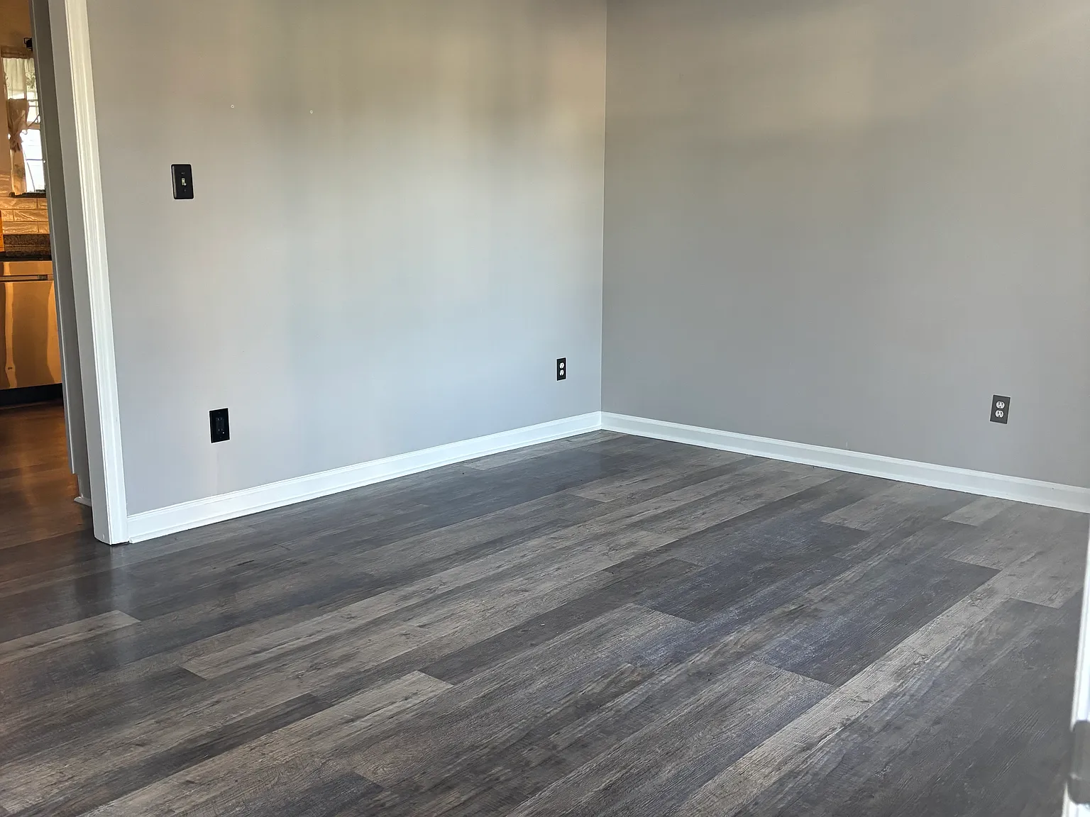 3 bed, 1280 sqft, $1,800 — Photo 2
