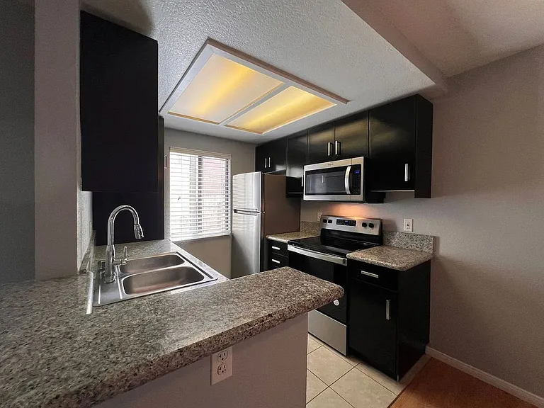 1654 Oliver Ave #5 — Photo 4