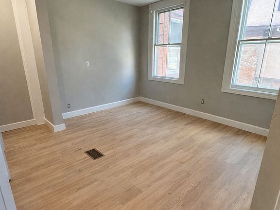 5th image of 217 Alexander St #3