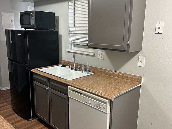 2nd image of 5562 Newland Way APT 4