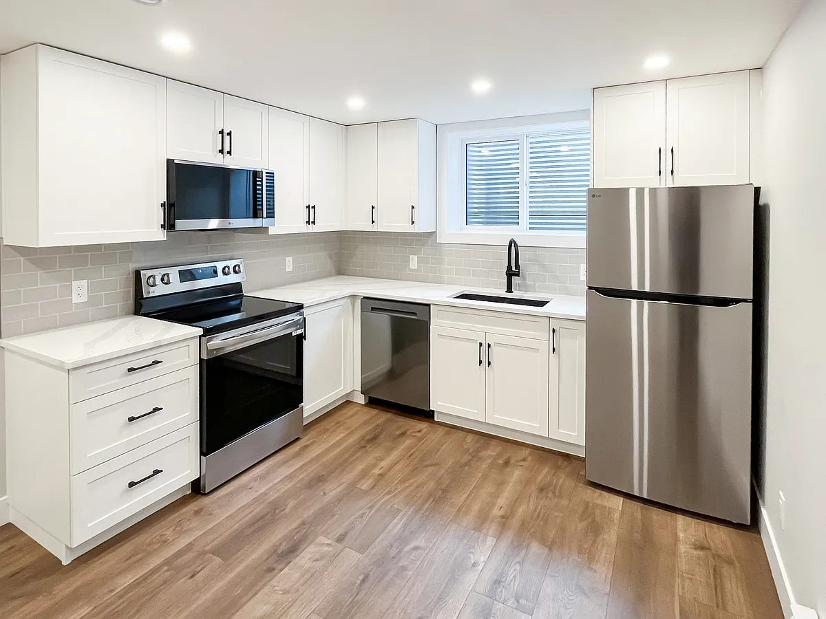 Building Photo - 2620R 28th Ave SW #2620R