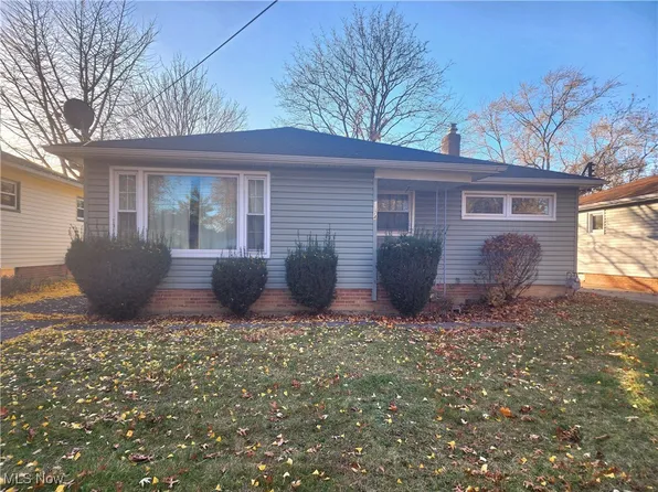 6574 Mandalay Dr, Parma Heights, OH 44130